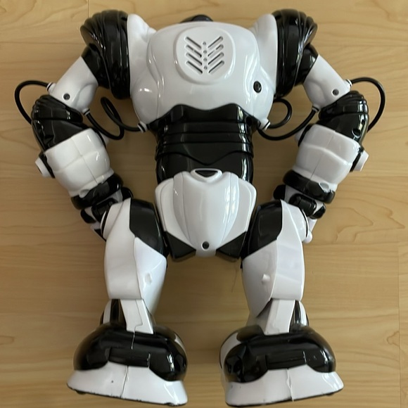 Remote Control - Robot - Picture 2 of 4